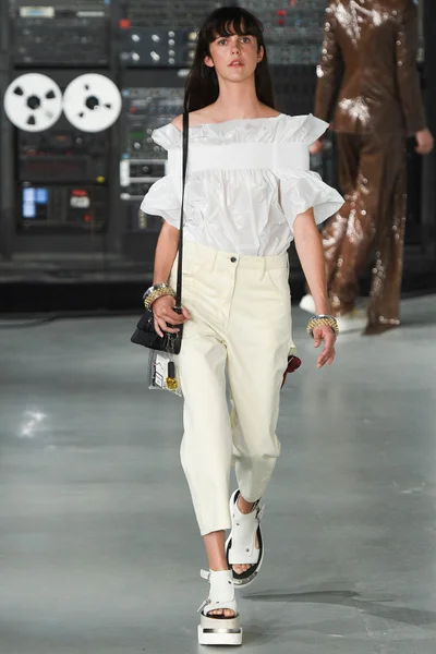 Look 13